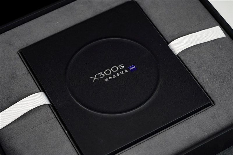 天玑9500搭配蔡司影像 vivo X300s手机全面评测：省心耐用的直屏主力机