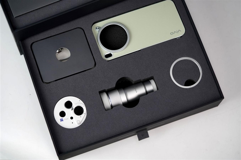 天玑9500搭配蔡司影像 vivo X300s手机全面评测：省心耐用的直屏主力机