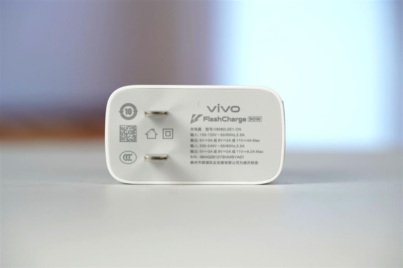 天玑9500搭配蔡司影像 vivo X300s手机全面评测：省心耐用的直屏主力机