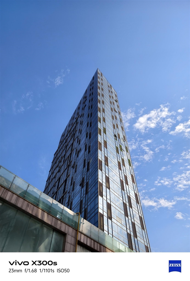天玑9500搭配蔡司影像 vivo X300s手机全面评测：省心耐用的直屏主力机