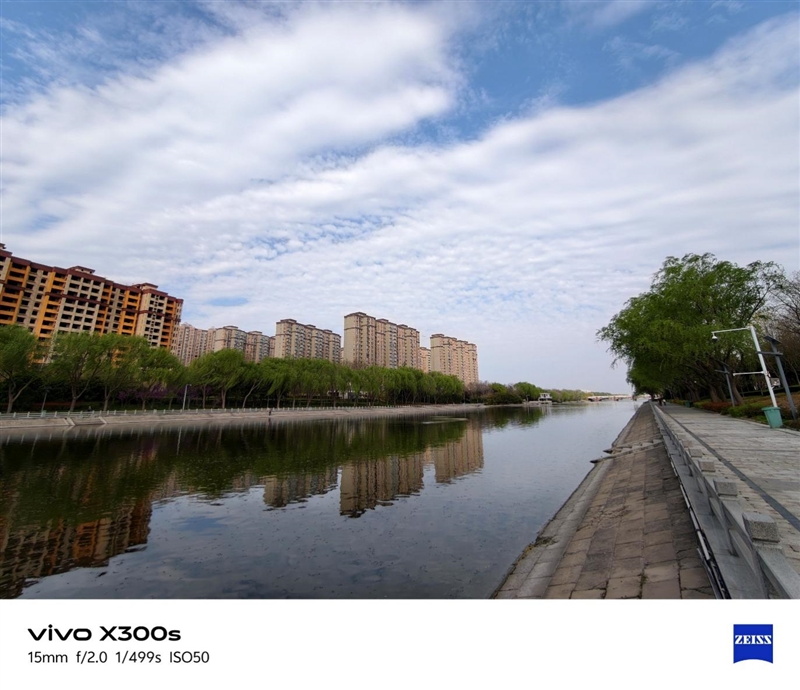天玑9500搭配蔡司影像 vivo X300s手机全面评测：省心耐用的直屏主力机