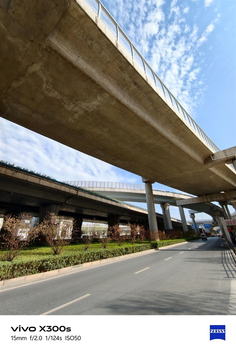 天玑9500搭配蔡司影像 vivo X300s手机全面评测：省心耐用的直屏主力机