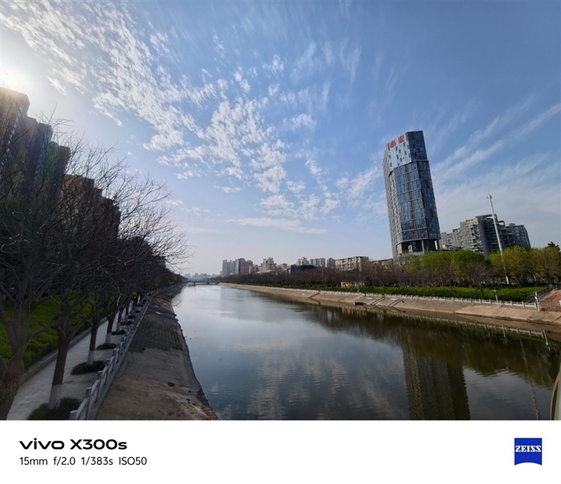 天玑9500搭配蔡司影像 vivo X300s手机全面评测：省心耐用的直屏主力机