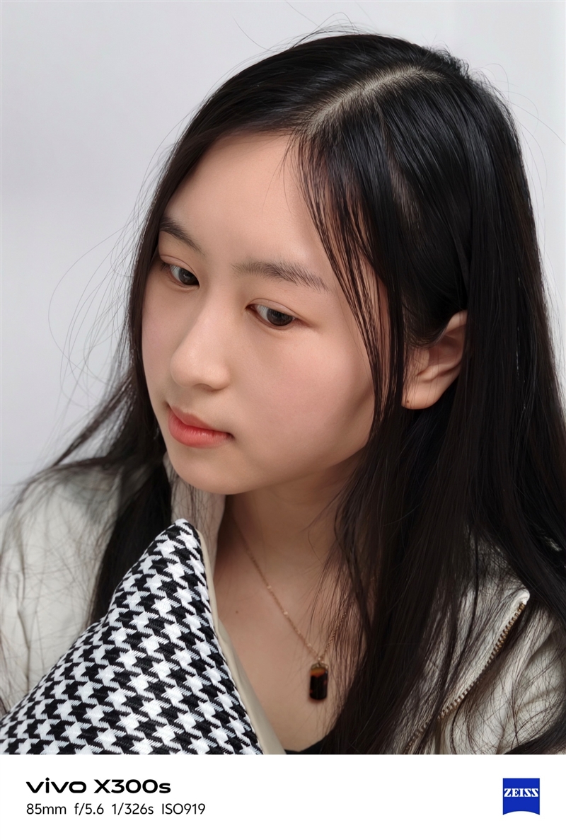 天玑9500搭配蔡司影像 vivo X300s手机全面评测：省心耐用的直屏主力机