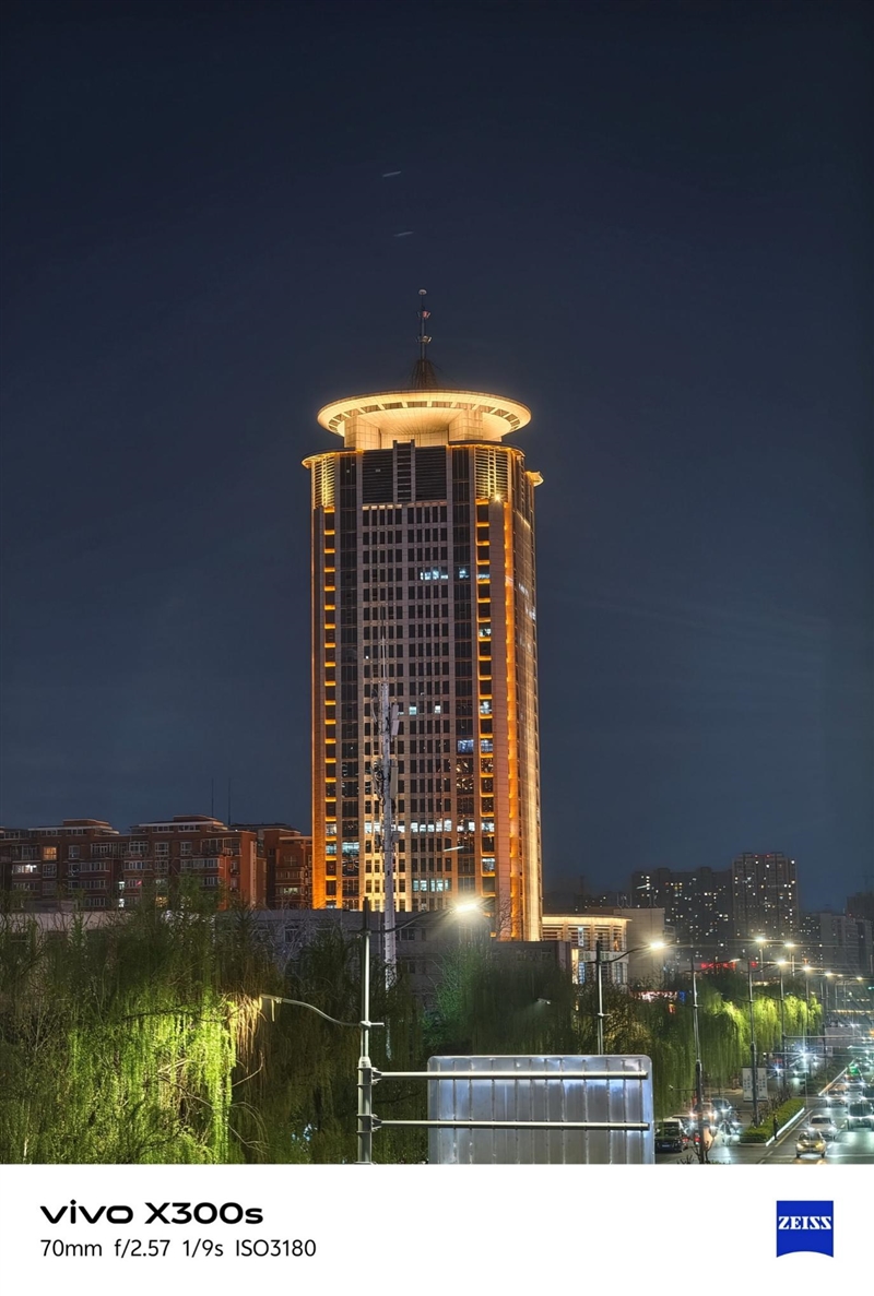 天玑9500搭配蔡司影像 vivo X300s手机全面评测：省心耐用的直屏主力机