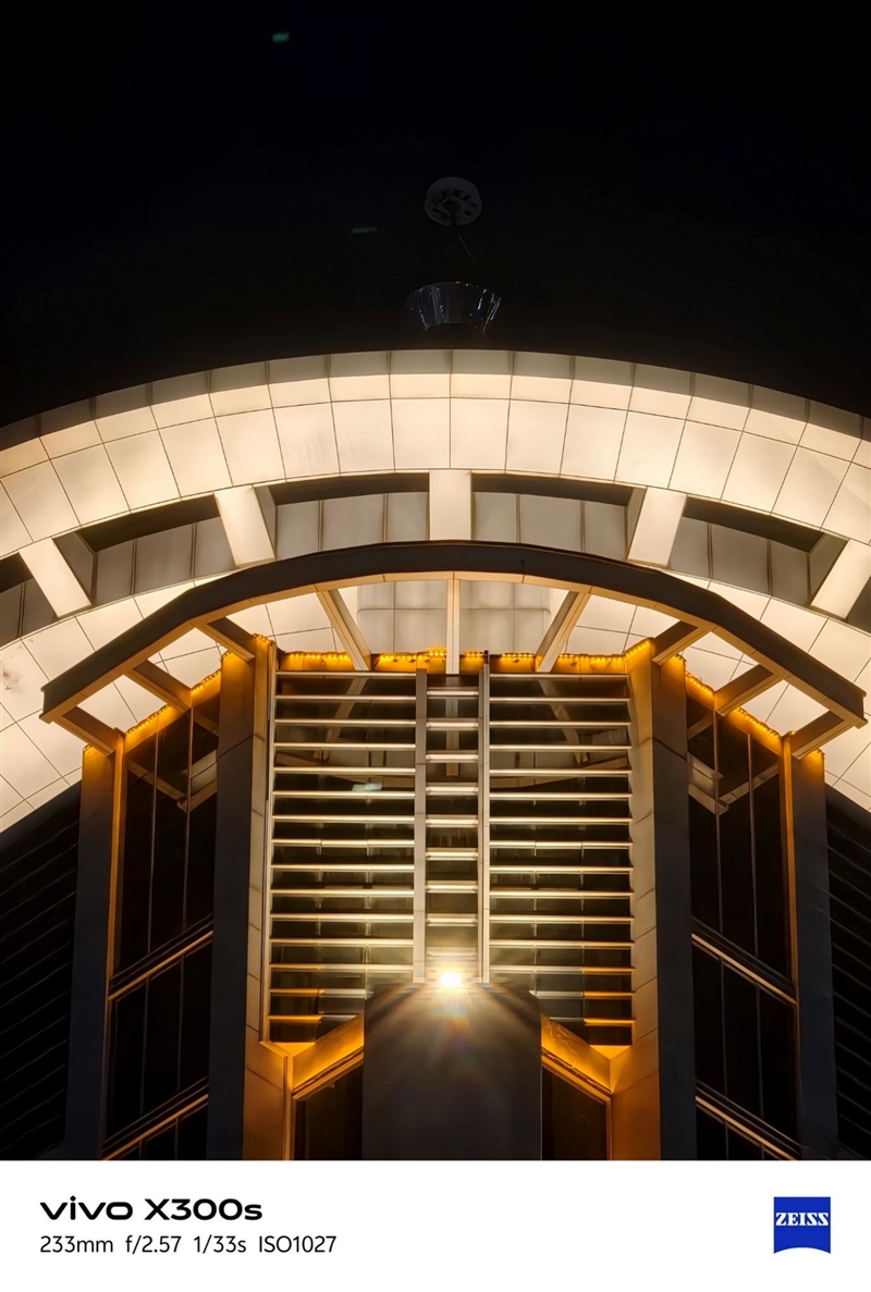 天玑9500搭配蔡司影像 vivo X300s手机全面评测：省心耐用的直屏主力机