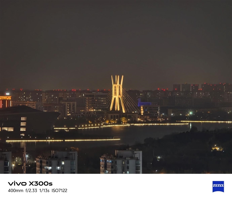 天玑9500搭配蔡司影像 vivo X300s手机全面评测：省心耐用的直屏主力机