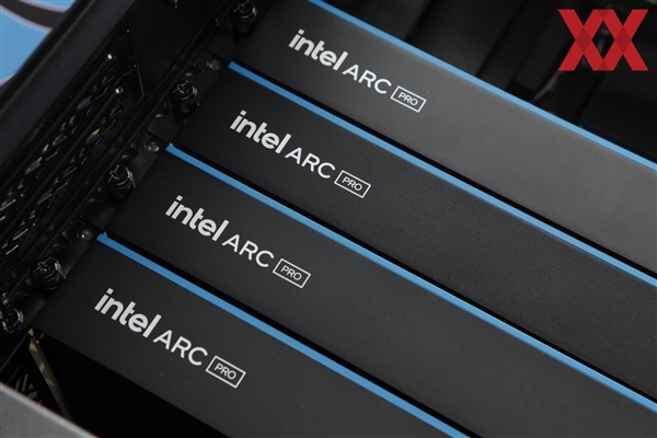 Intel锐炫Pro B70四卡并联首测!功耗达720W