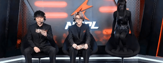 穿衣不自由！女解说被批裙子太短 全身涂黑上镜回击