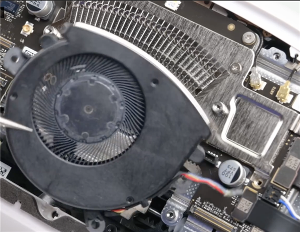 苹果的半成品方案 居然成了版本答案！