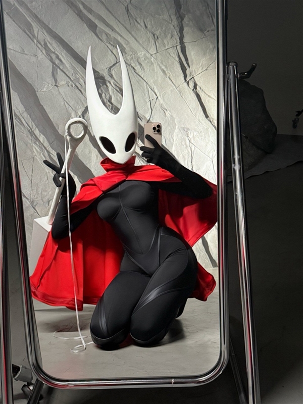 国外美女AlinaBecker的Cos美图 身材太劲爆了！