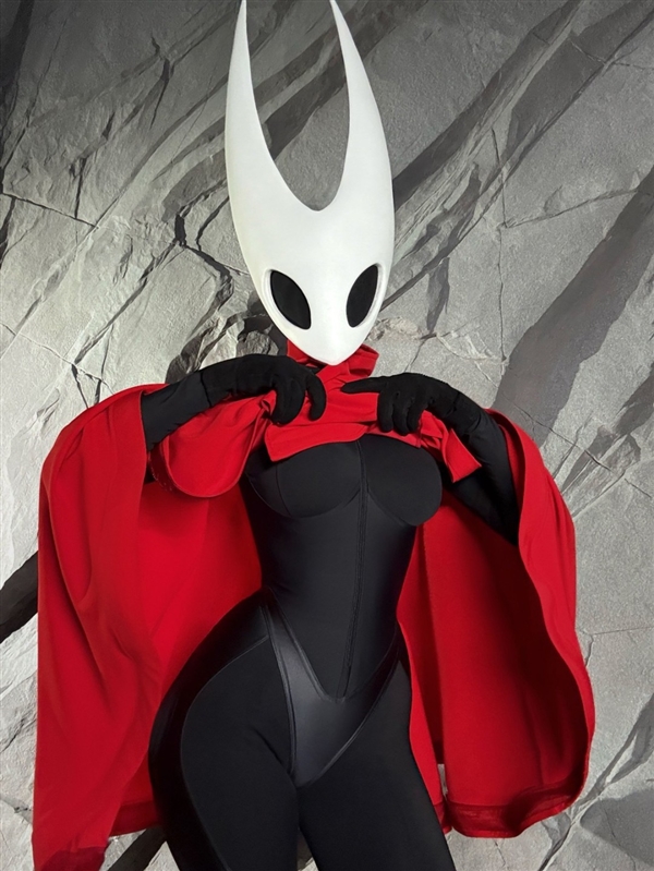 国外美女AlinaBecker的Cos美图 身材太劲爆了！