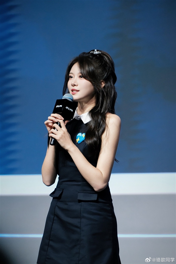 LPL美女主持骆歆晒出新写真 知性超美非常吸引人