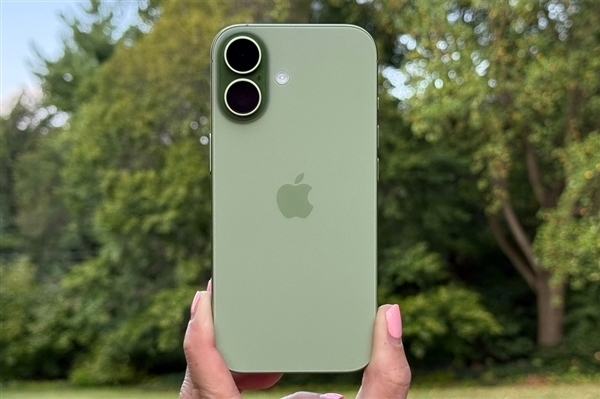 历史性突破!苹果首次Q1登顶全球智能手机出货第一:iPhone 17系列立功