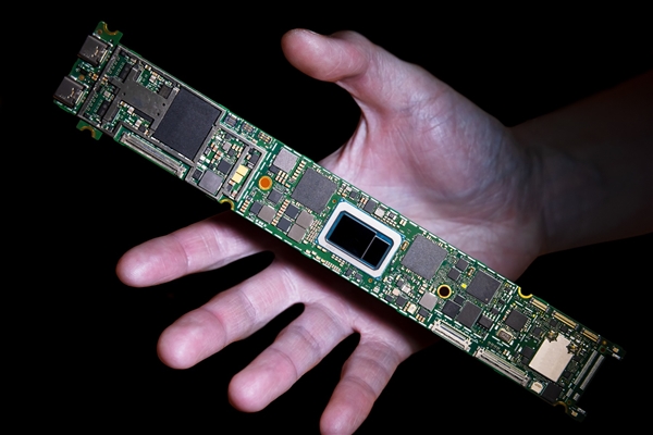 Intel：双屏、折叠屏PC将改变生活工作方式