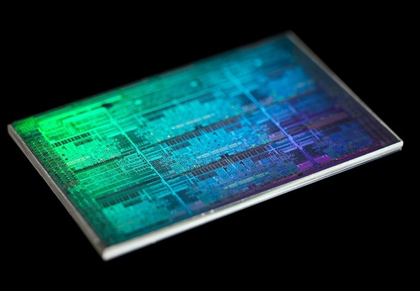 IBM魔改14nm CPU：同工艺下IPC性能提升14% 核心数增加20%