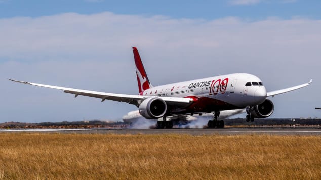 飞到天上看超级月亮 疫情下的航空公司挖空心思维持生计