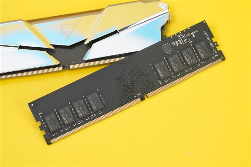 意想不到的国产长鑫颗粒！朗科绝影RGB DDR4-3200 CL14内存评测：唯一媲美三星 还更便宜