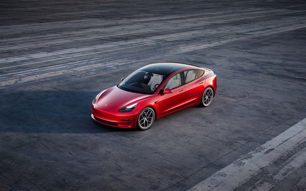 媒体爆改特斯拉Model 3：装上EA888发动机 手动挡1000匹马力