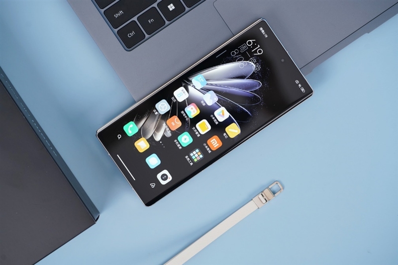 你想要的都给你！Xiaomi MIX Fold 2评测：第一次觉得折叠屏竟然很香