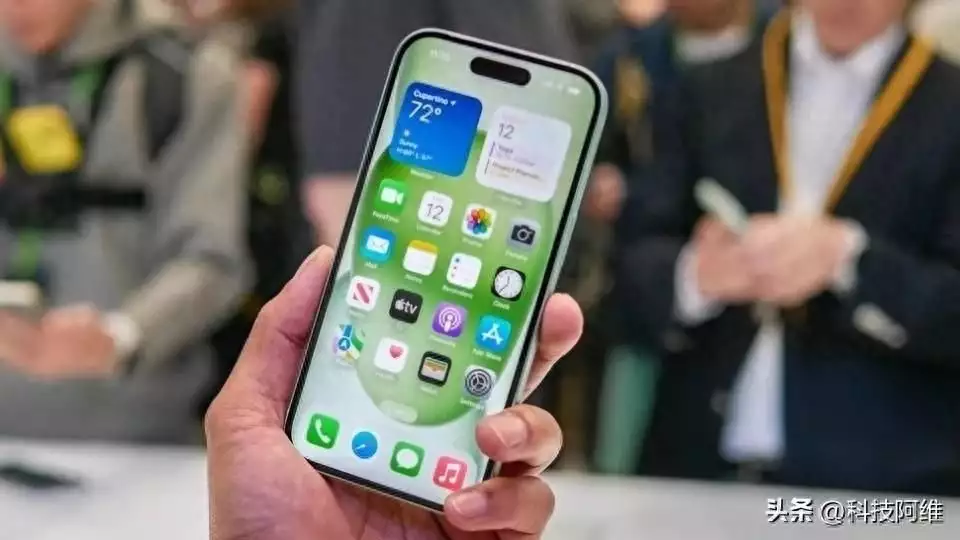 苹果516g报价(512GB+A16+4800万,发布七个月下跌1100元,苹果手机售价大跳水朱婷之后,34岁奥运冠军宣布重要决定,恭喜蔡斌,祝贺赖亚文!)