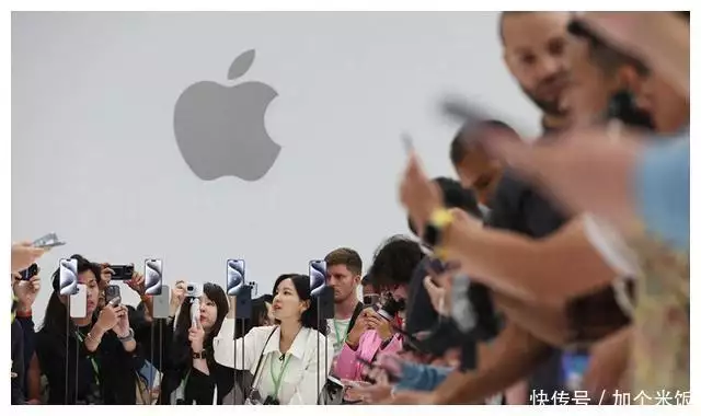 中国人离不开苹果？库克：iPhone15销量下滑，但比友商卖得更好