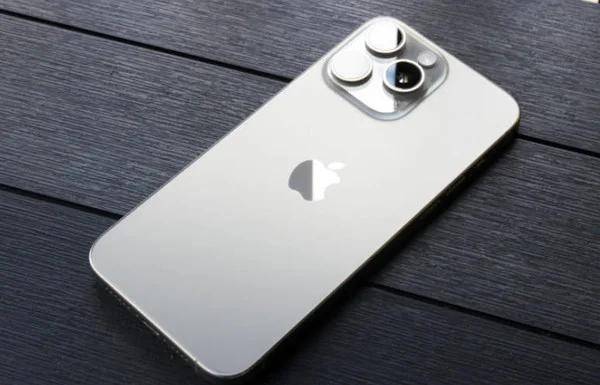 降价后苹果iPhone销量连续三周暴涨，已重回中国第一 