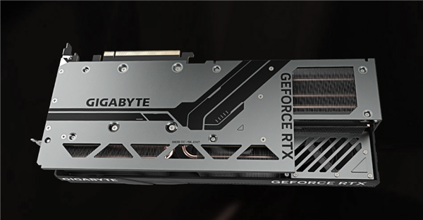 技嘉发布33.1厘米巨型RTX 4070 Ti SUPER：供电接口“消失”