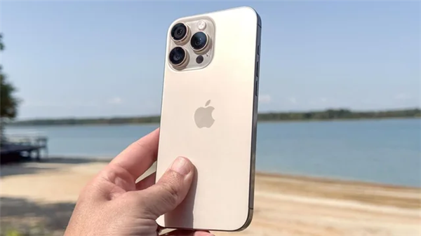 苹果AI真来了！iPhone 15 Pro/16系列本月升级：国行版无缘