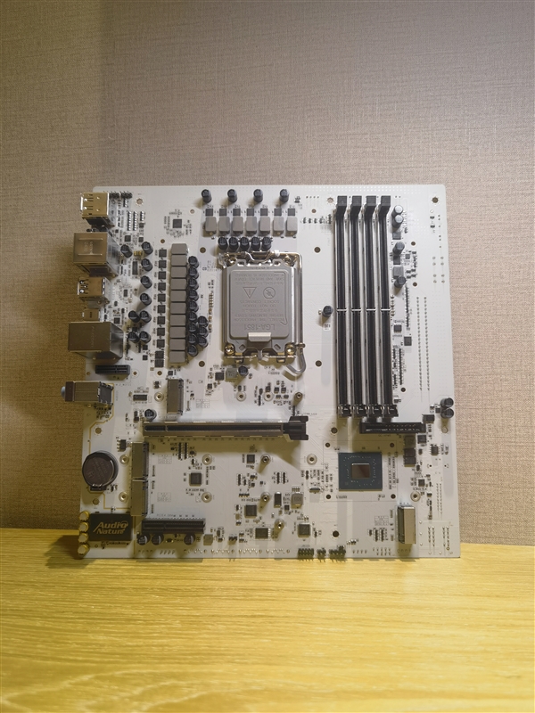 首款背插3.0 Z890主板曝光:正面没有一根线!