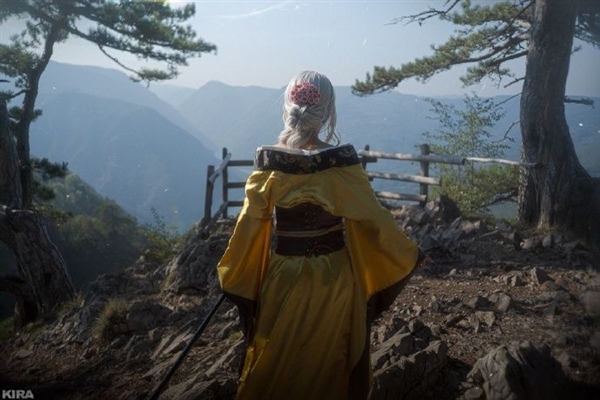 美女COS《巫师3》希里美图赏:修长美腿若隐若现