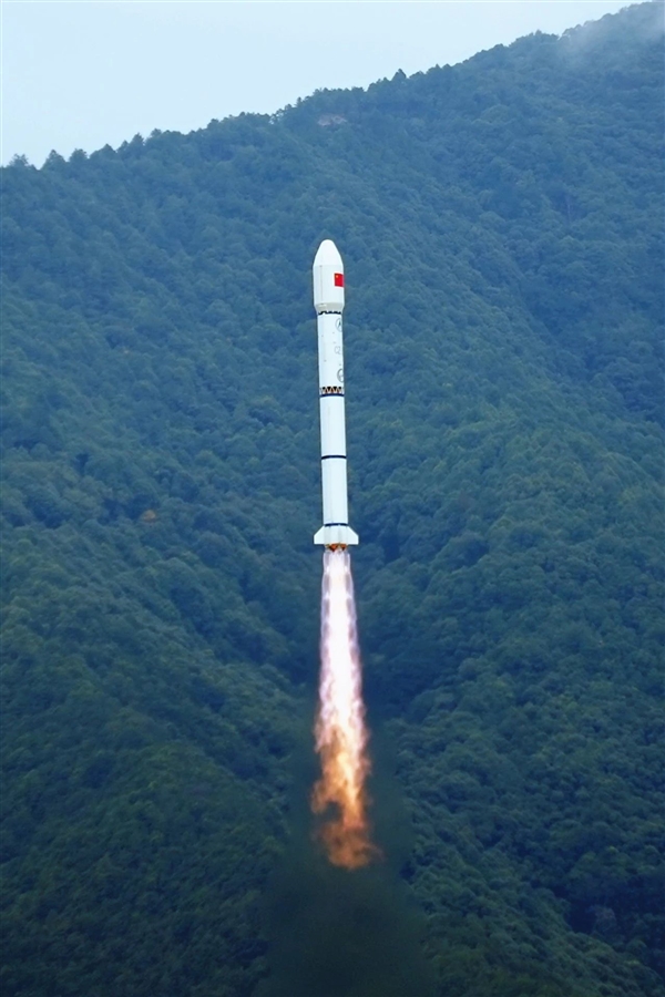 不逊SpaceX!中国航天13天内5连射:5种火箭、22+颗卫星
