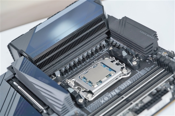 AI自动超频!技嘉X870E AORUS MASTER超级雕主板图赏