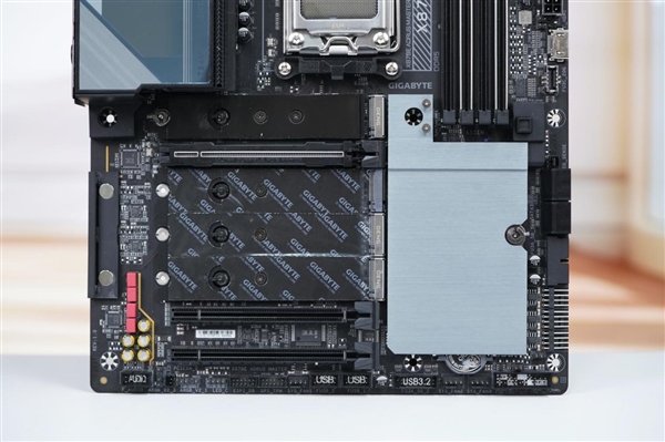 AI自动超频!技嘉X870E AORUS MASTER超级雕主板图赏