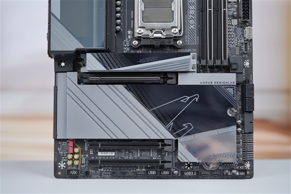 AI自动超频!技嘉X870E AORUS MASTER超级雕主板图赏