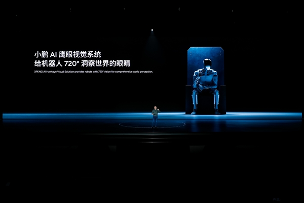 小鹏发布AI人形机器人Iron:1:1复刻真人、已下工厂拧螺丝