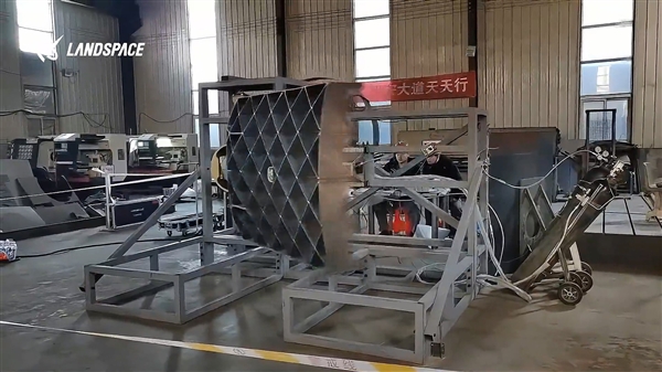 回收火箭的关键!朱雀三号栅格舵试验成功 明年首飞
