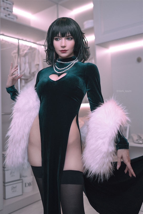 俄罗斯美女COS《巫师3》希里图赏:热辣非凡