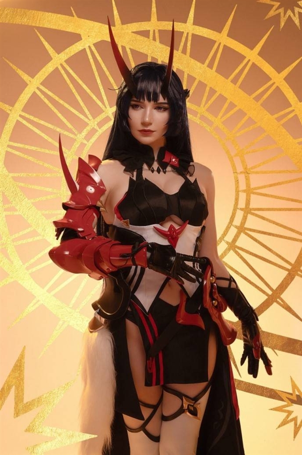 俄罗斯美女COS《巫师3》希里图赏:热辣非凡