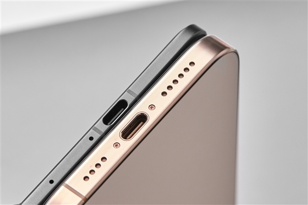 全球最薄折叠屏!OPPO Find N5真机现身:薄到无敌