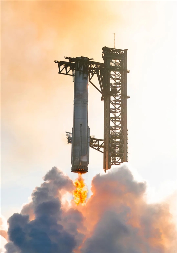 SpaceX星舰第七飞官方美图:真暴力美学