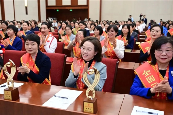 国产超大飞机C929开始详细设计:总设计师赵春玲获全国三八红旗手标兵