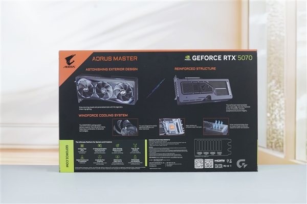 自带炫酷色彩!技嘉RTX 5070 MASTER显卡图赏
