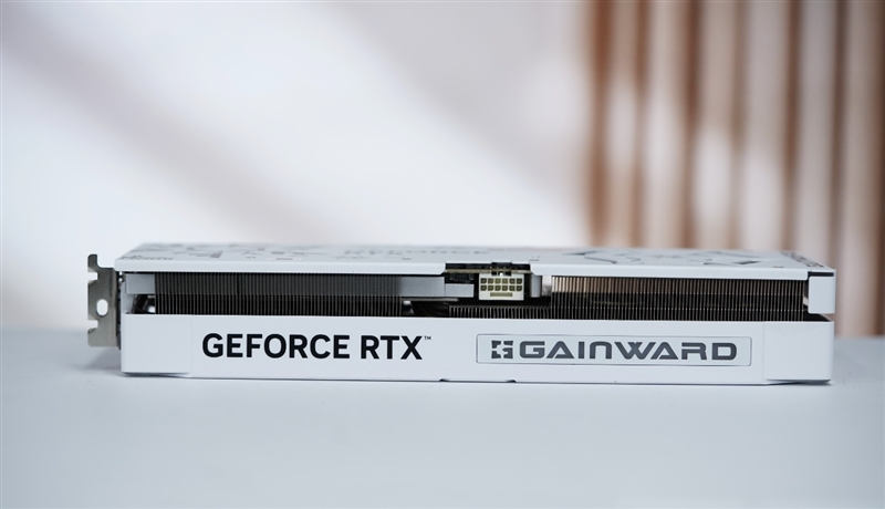 耕升RTX 5070踏雪OC显卡评测：性能优秀散热一流 还是颜值巅峰