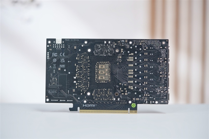耕升RTX 5070踏雪OC显卡评测：性能优秀散热一流 还是颜值巅峰