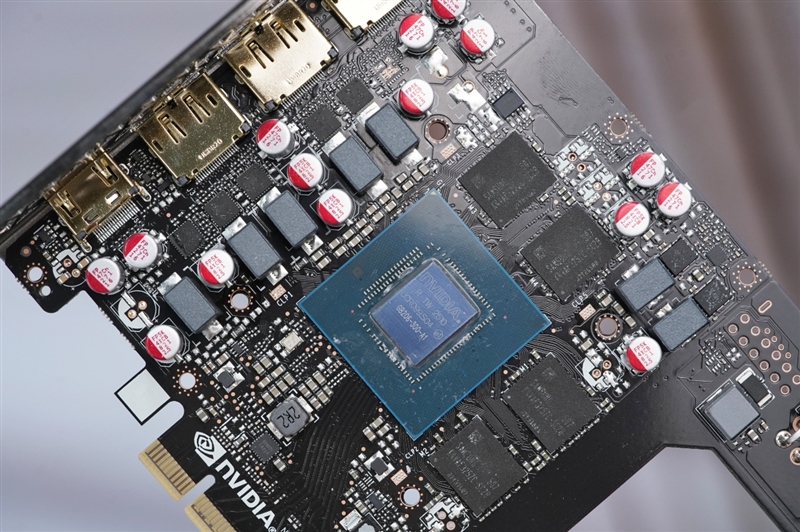 映众RTX 5060 Ti曜夜16GB显卡评测：小巧简约 DLSS 4表现亮眼
