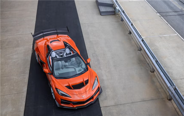 史上最强!科尔维特ZR1X超跑发布:V8+电机 零百加速2秒内
