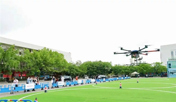 全国首个！校园低空“红绿灯”系统在成都发布
