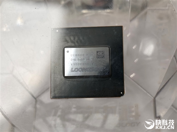 龙芯2K3000/3B6000M发布:首次一心两用、极致性价比