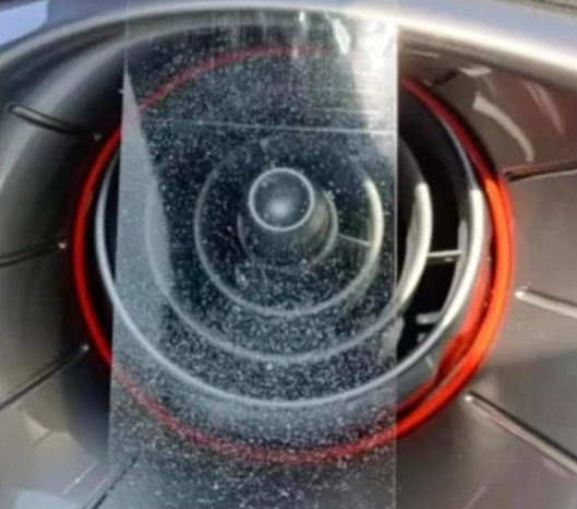 空调开到26℃就发臭 可能得怪你太勤劳了